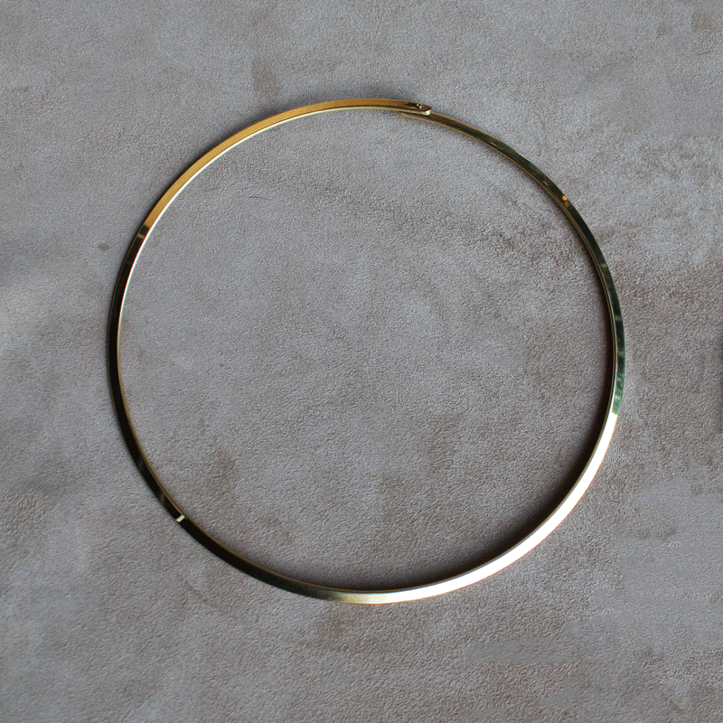 Collana Helia - Girocollo rigido in acciaio placcato oro - Collezione World Tour