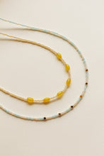 Carica l&#39;immagine nel visualizzatore di Gallery, Collana Takayama - Realizzata a mano in perline in vetro miyuki e giada gialla - Collezione World Tour
