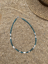 Carica l'immagine nel visualizzatore di Gallery, Collana Marella - In Apatite, Madreperla, Conchiglia e Argento - Collezione Under The Sea
