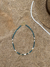 Carica l'immagine nel visualizzatore di Gallery, Collana Marella - In Apatite, Madreperla, Conchiglia e Argento - Collezione Under The Sea
