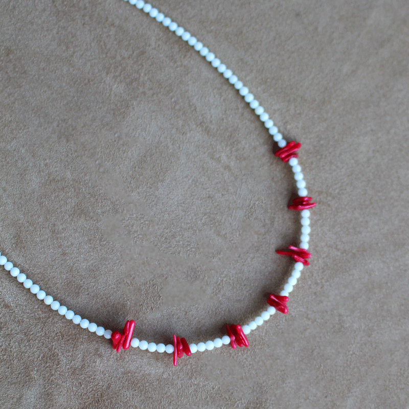 Collana Sciara Bianca - Realizzata a mano in corallo bamboo bianco e chips in corallo rosso - Collezione World Tour