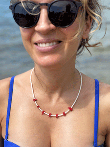 Collana Sciara Bianca - Realizzata a mano in corallo bamboo bianco e chips in corallo rosso - Collezione World Tour