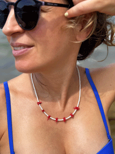 Collana Sciara Bianca - Realizzata a mano in corallo bamboo bianco e chips in corallo rosso - Collezione World Tour