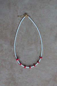 Collana Sciara Bianca - Realizzata a mano in corallo bamboo bianco e chips in corallo rosso - Collezione World Tour