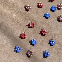 Carica l&#39;immagine nel visualizzatore di Gallery, Fiore pendente con perline Miyuki - Tessuto a mano
