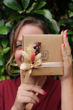 Carica l&#39;immagine nel visualizzatore di Gallery, Box regalo Festa della Mamma - Confezione regalo per gioielli
