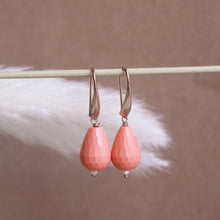 Carica l&#39;immagine nel visualizzatore di Gallery, Orecchini Pompei - In argento placcato oro rosa e corallo rosa - Collezione Terra Mia
