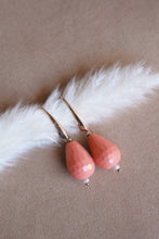 Carica l&#39;immagine nel visualizzatore di Gallery, Orecchini Pompei - In argento placcato oro rosa e corallo rosa - Collezione Terra Mia
